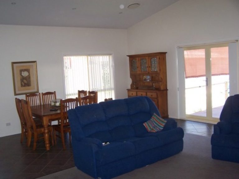 135 Anzac Street, Temora NSW 2666 - photo 13