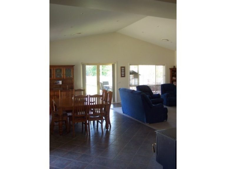 135 Anzac Street, Temora NSW 2666 - photo 3