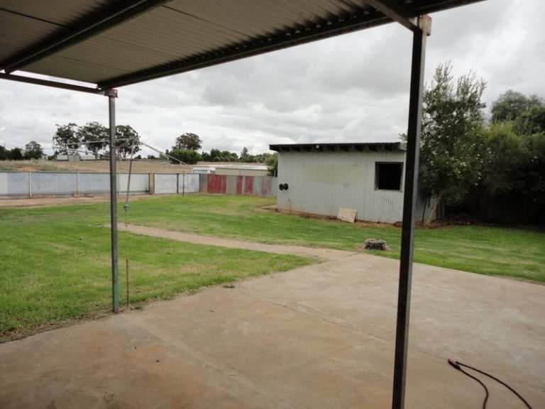 30 Bellevue Street, Temora NSW 2666 - photo 11