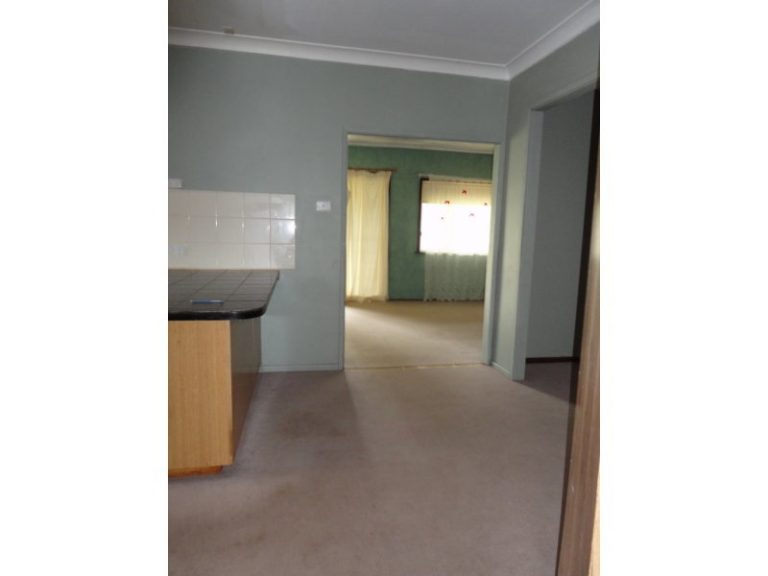 30 Bellevue Street, Temora NSW 2666 - photo 9