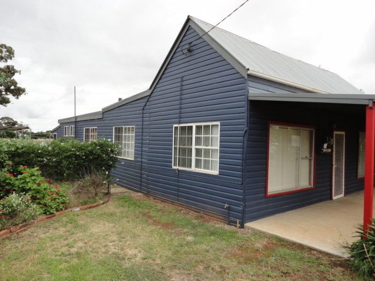 30 Bellevue Street, Temora NSW 2666 - photo 10