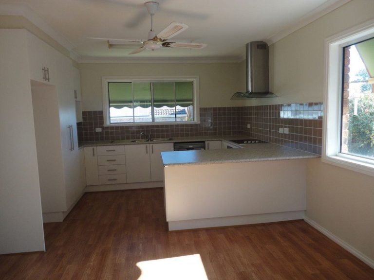 124 Asquith Street, Temora NSW 2666 - photo 2