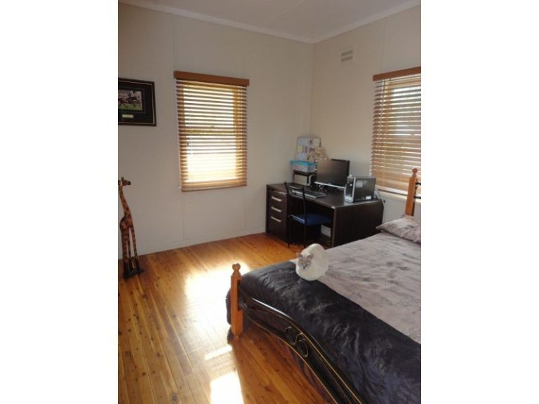 70 Haig Street, Temora NSW 2666 - photo 11