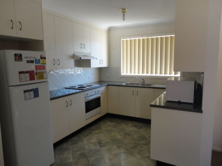 Unit 1/90 Parkes Street*, Temora NSW 2666 - photo 2