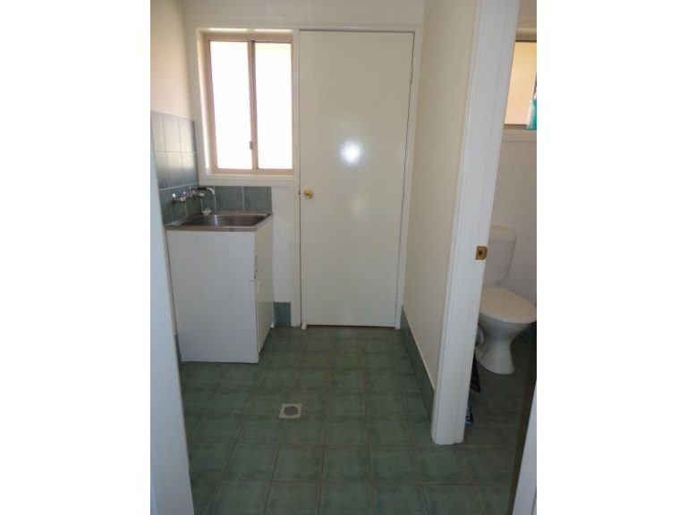 Unit 1/90 Parkes Street*, Temora NSW 2666 - photo 8