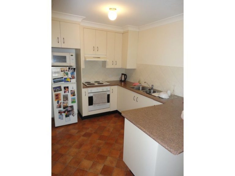 Unit 4/90 Parkes Street, Temora NSW 2666 - photo 3