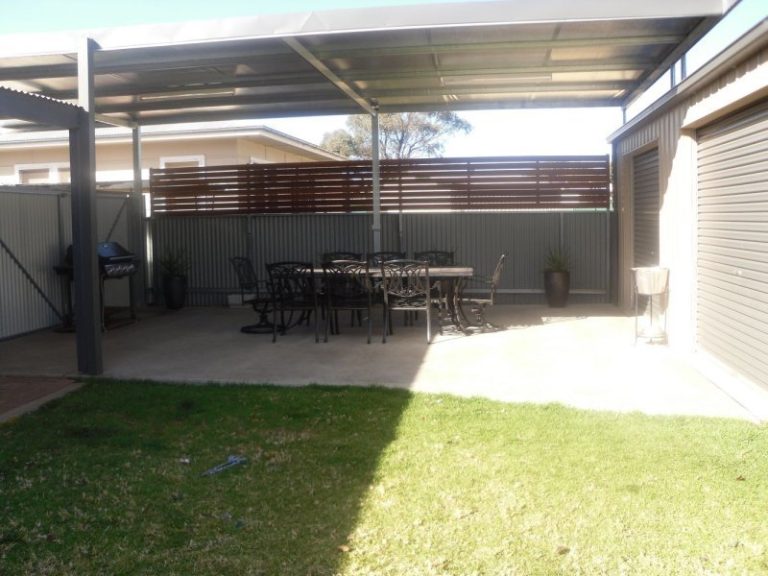 206 DeBoos Street, Temora NSW 2666 - photo 3