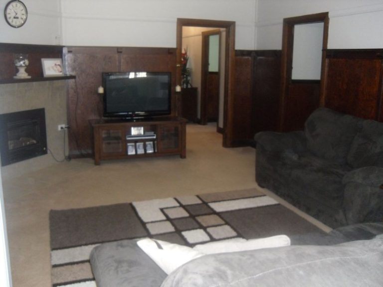 206 DeBoos Street, Temora NSW 2666 - photo 4