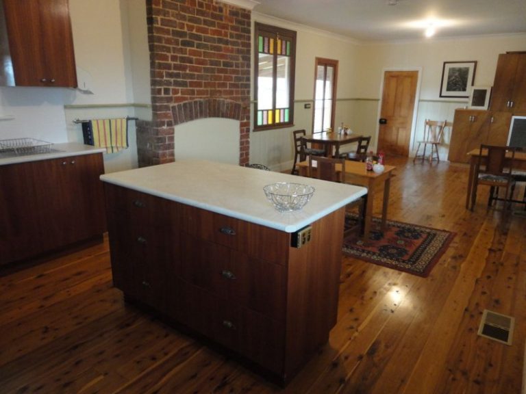 158 DeBoos Street, Temora NSW 2666 - photo 3