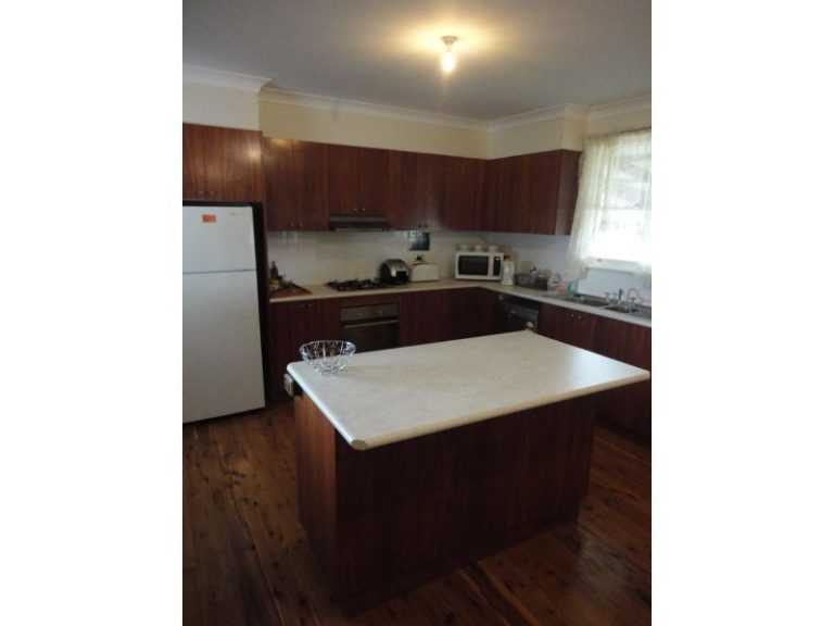 158 DeBoos Street, Temora NSW 2666 - photo 4