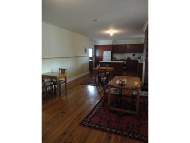 158 DeBoos Street, Temora NSW 2666 - photo 5
