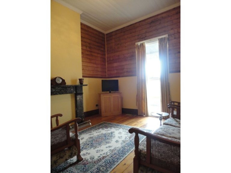 158 DeBoos Street, Temora NSW 2666 - photo 6