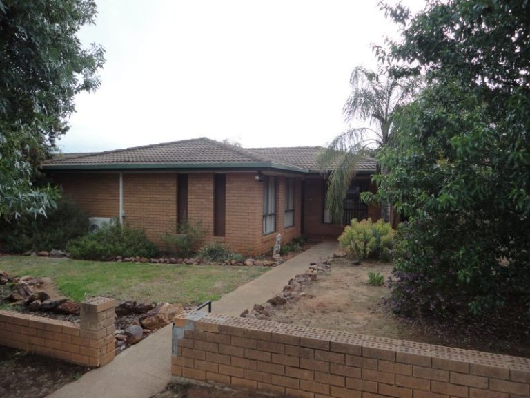 227 Austral Street, Temora NSW 2666 - McGrath Riverina