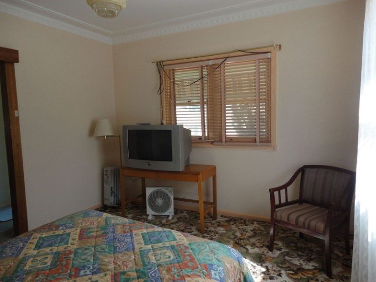 45 Airport Street, Temora NSW 2666 - photo 13