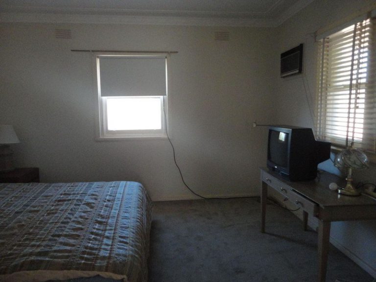 45 Airport Street, Temora NSW 2666 - photo 15