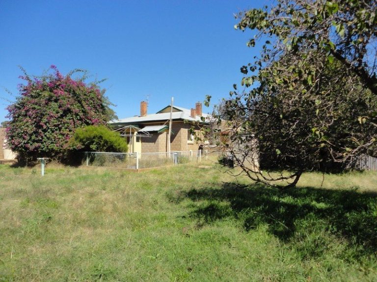 45 Airport Street, Temora NSW 2666 - photo 6