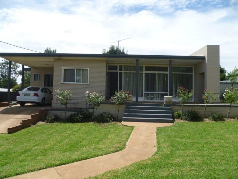 169 Kitchener Road, Temora NSW 2666 - McGrath Riverina