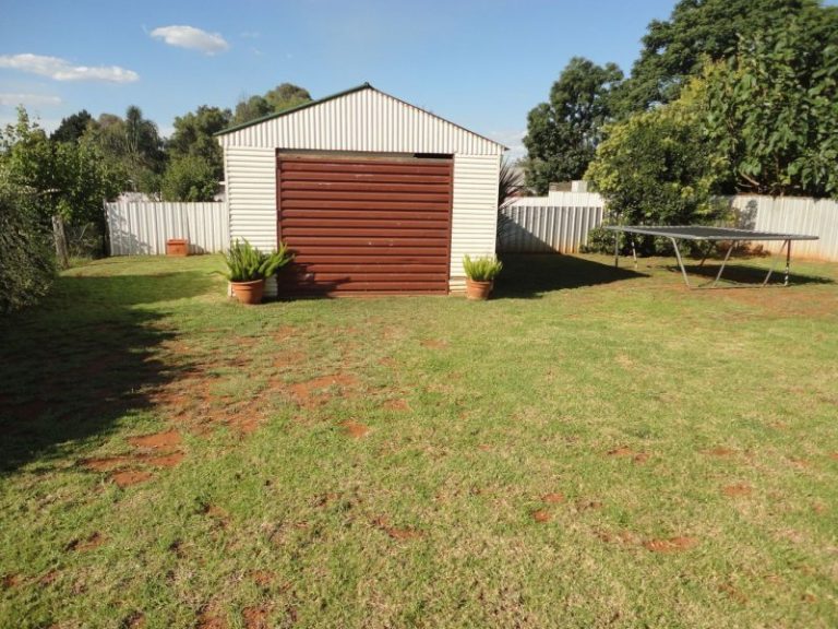 77 Deutcher Street, Temora NSW 2666 - photo 17