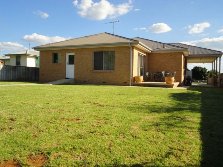77 Deutcher Street, Temora NSW 2666 - photo 18