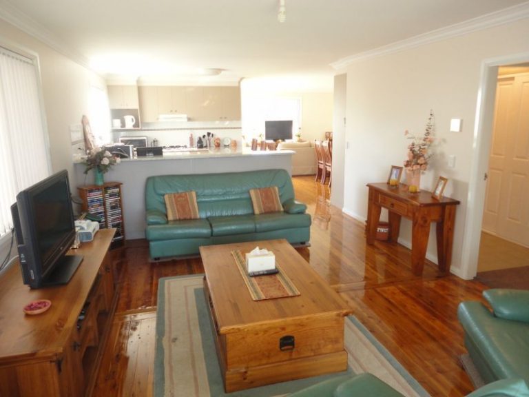 77 Deutcher Street, Temora NSW 2666 - photo 6