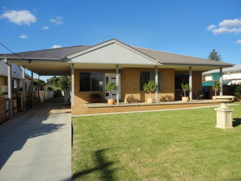 77 Deutcher Street, Temora NSW 2666 - McGrath Riverina