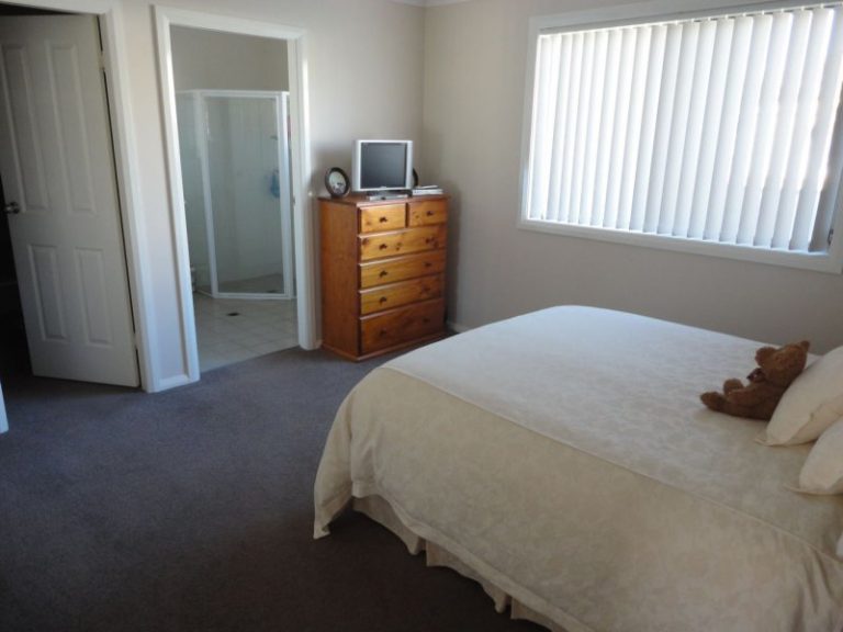 77 Deutcher Street, Temora NSW 2666 - photo 9