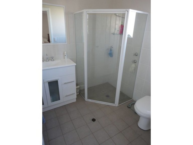 77 Deutcher Street, Temora NSW 2666 - photo 10