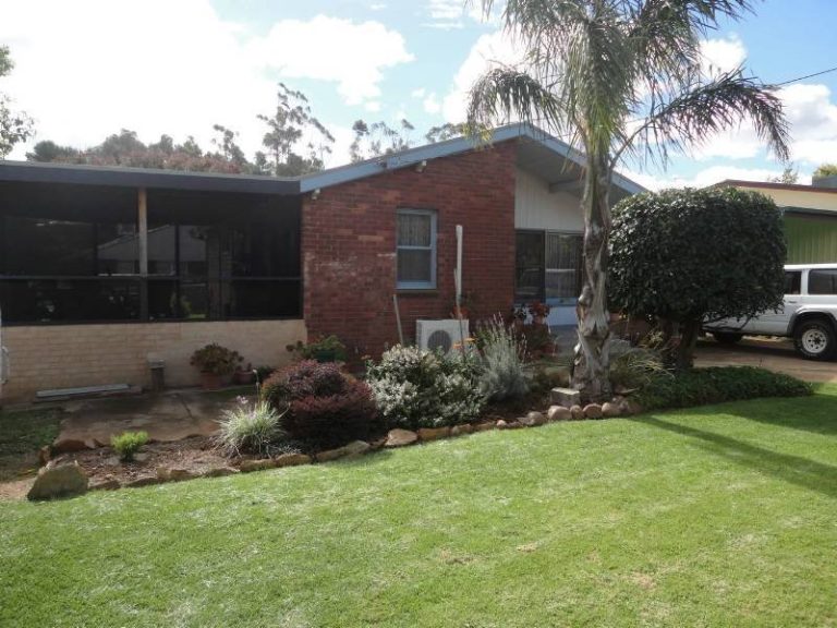 1 Meagher Street, Temora NSW 2666 - photo 11