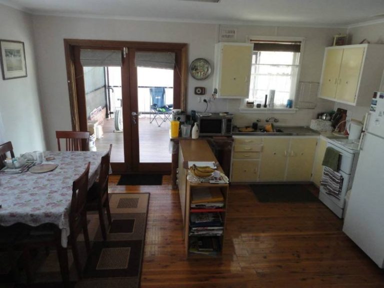 1 Meagher Street, Temora NSW 2666 - photo 4