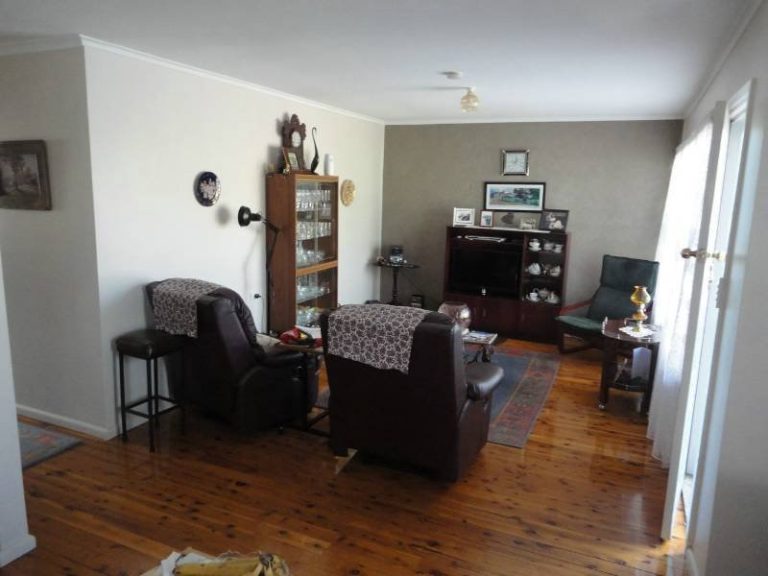1 Meagher Street, Temora NSW 2666 - photo 7