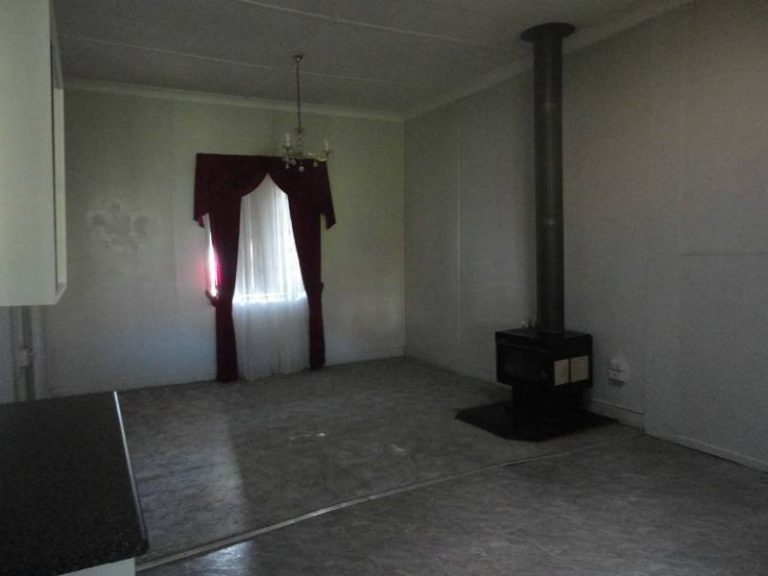 131 Baker Street, Temora NSW 2666 - photo 5