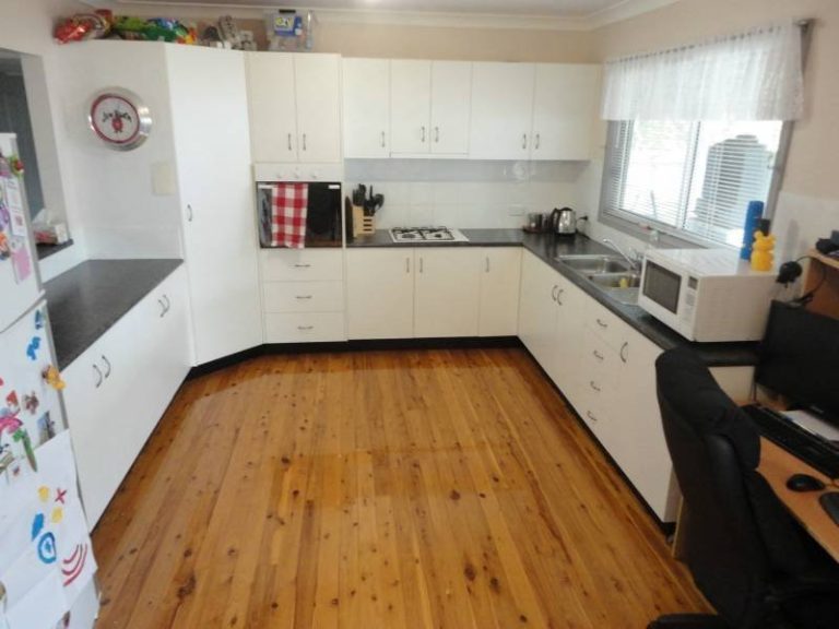 130 Vesper Street, Temora NSW 2666 - photo 2