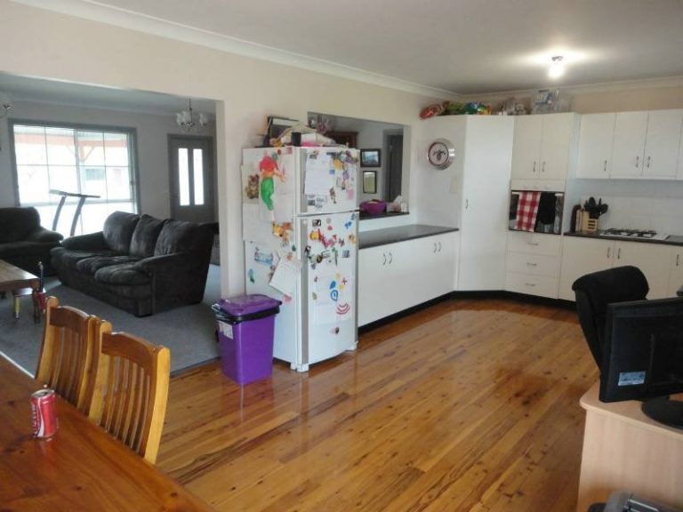 130 Vesper Street, Temora NSW 2666 - photo 3