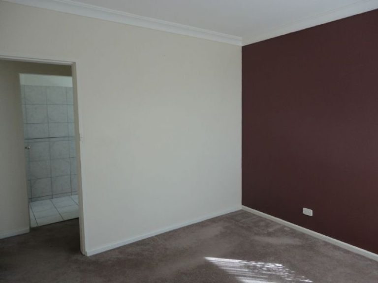66 Holbrook Street, Temora NSW 2666 - photo 4
