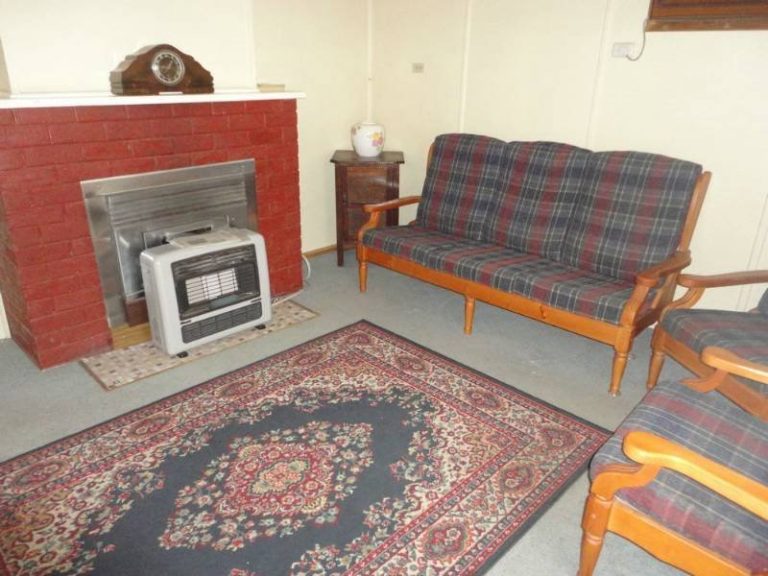 15 Cootamundra Road, Temora NSW 2666 - photo 2