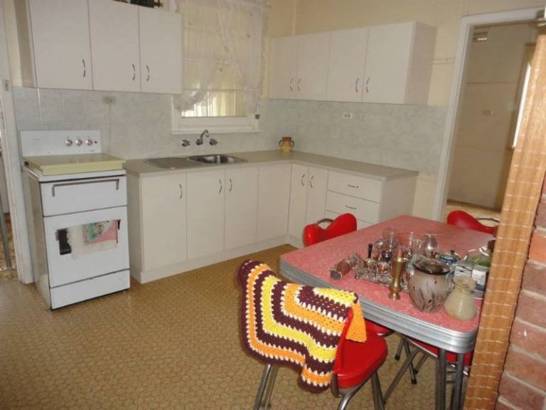 15 Cootamundra Road, Temora NSW 2666 - photo 3
