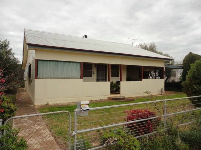 15 Cootamundra Road, Temora NSW 2666 - McGrath Riverina
