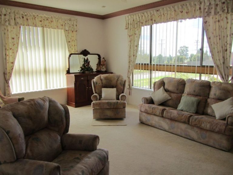 6 Glassop Street, Temora NSW 2666 - photo 5