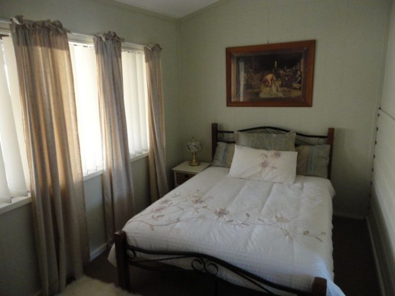 7 Nottingham Road, Temora NSW 2666 - photo 13