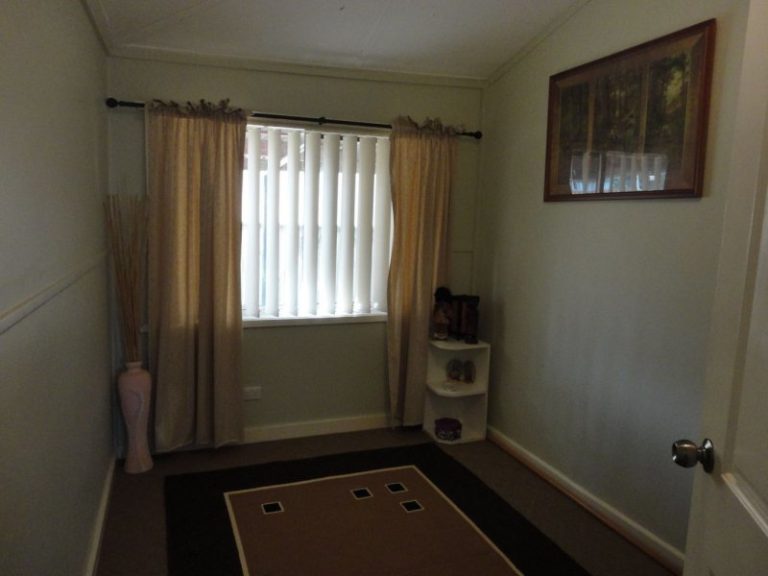 7 Nottingham Road, Temora NSW 2666 - photo 16