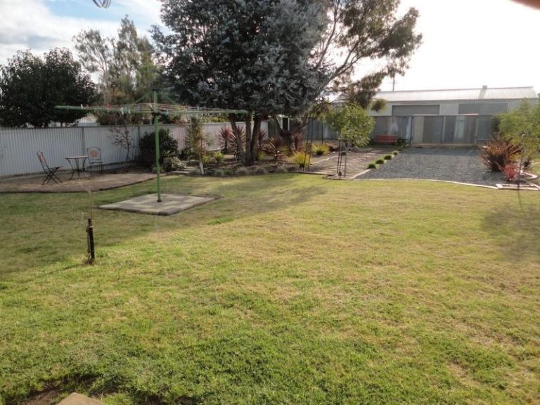 7 Nottingham Road, Temora NSW 2666 - photo 19