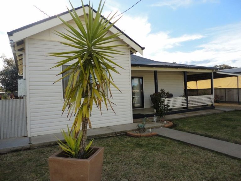 7 Nottingham Road, Temora NSW 2666 - McGrath Riverina