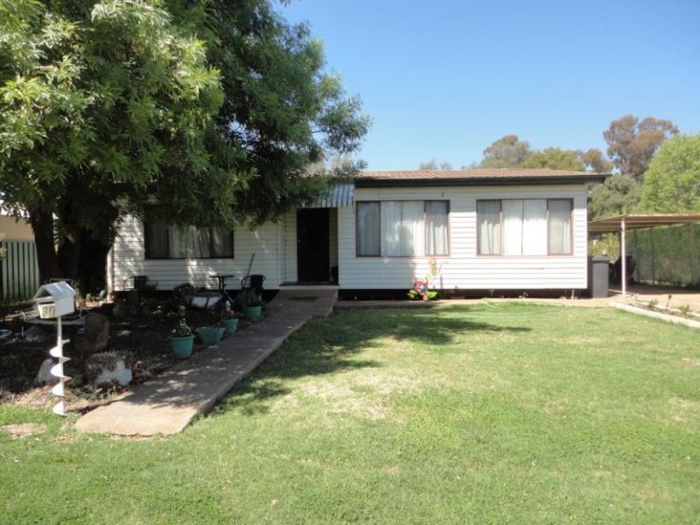 30 Pitt Street, Ariah Park NSW 2665 - photo 2