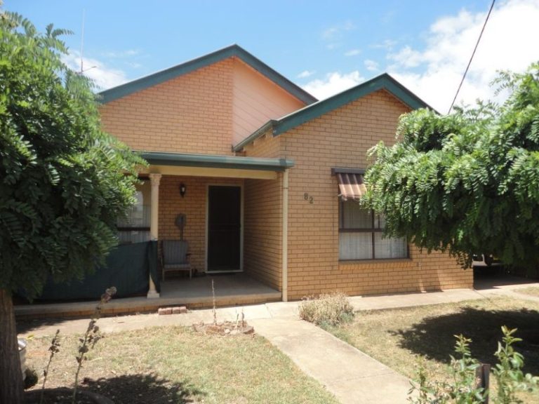 82 Grey Street, Temora NSW 2666 - photo 11