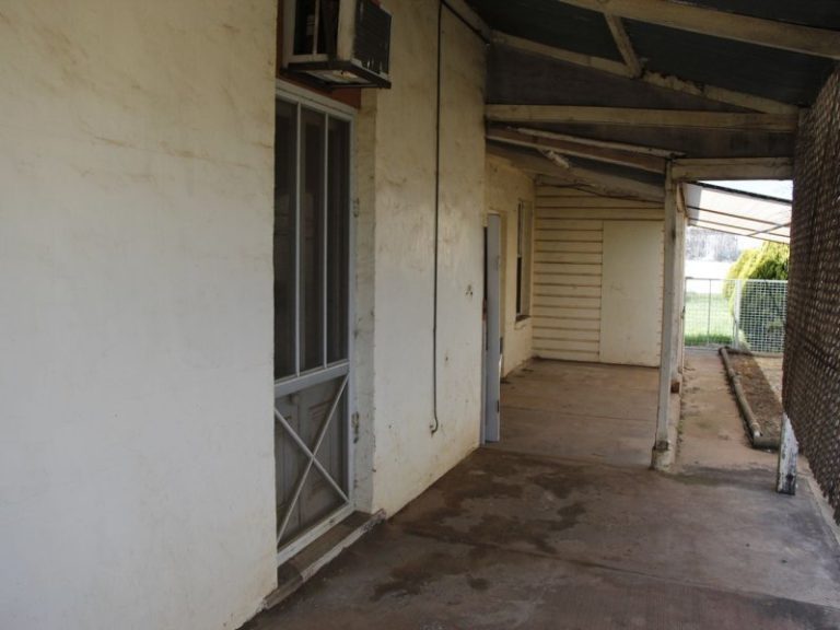 142 Victoria Street, Temora NSW 2666 - photo 12