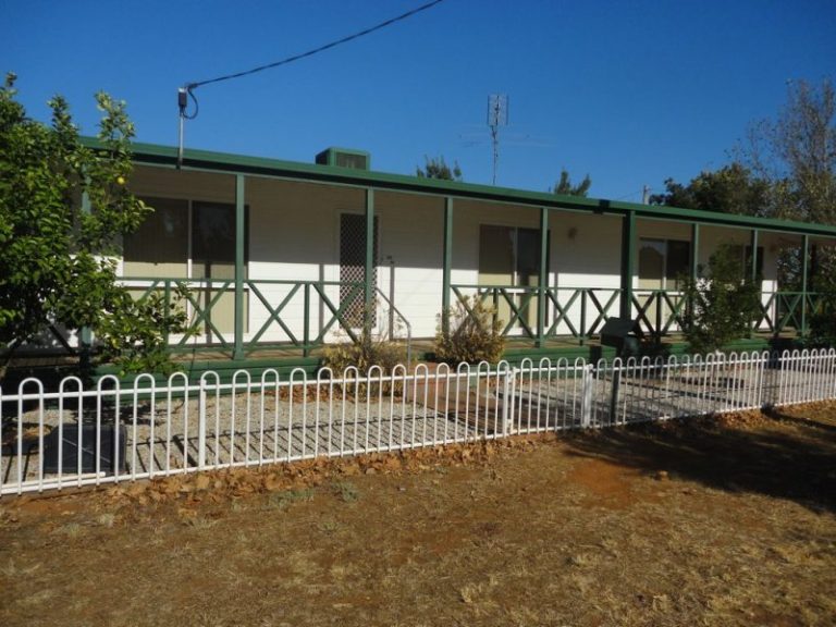 28 Pitt Street, Ariah Park NSW 2665 - McGrath Riverina