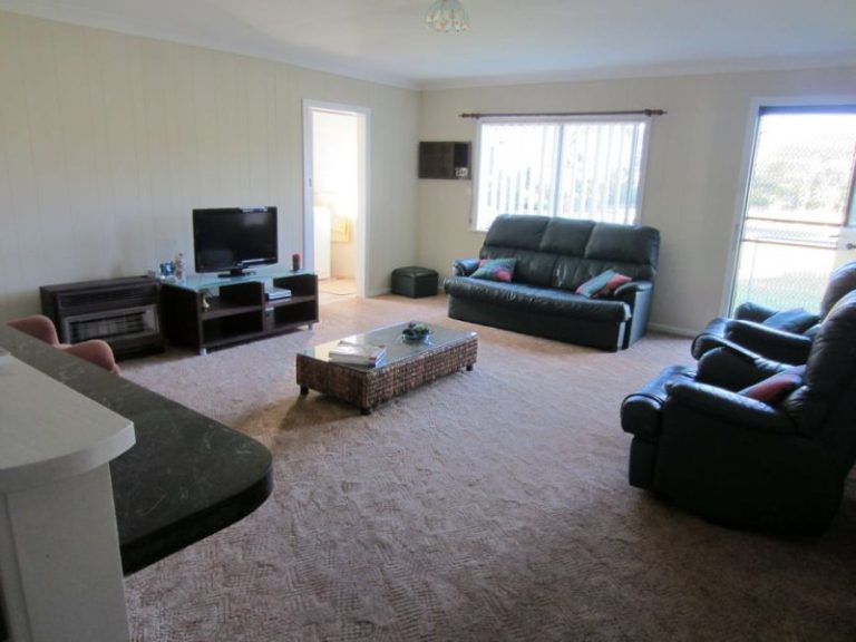 75 Jellicoe Street, Temora NSW 2666 - photo 2