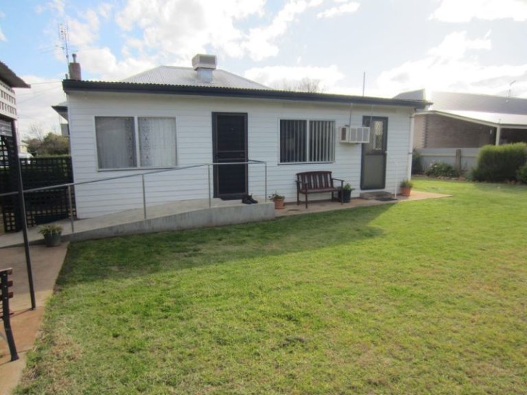 75 Jellicoe Street, Temora NSW 2666 - photo 17