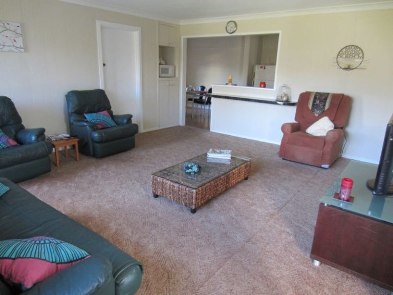 75 Jellicoe Street, Temora NSW 2666 - photo 8