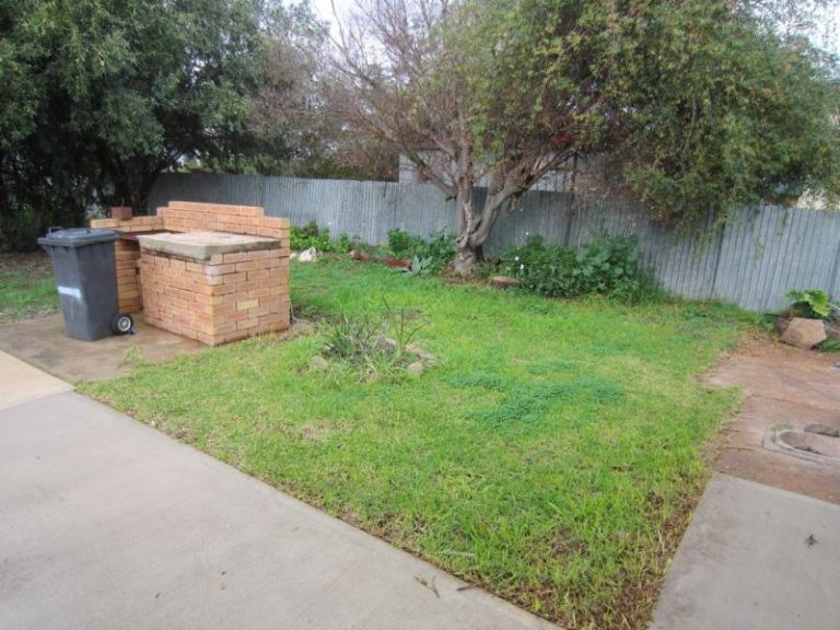 181 DeBoos Street, Temora NSW 2666 - photo 17